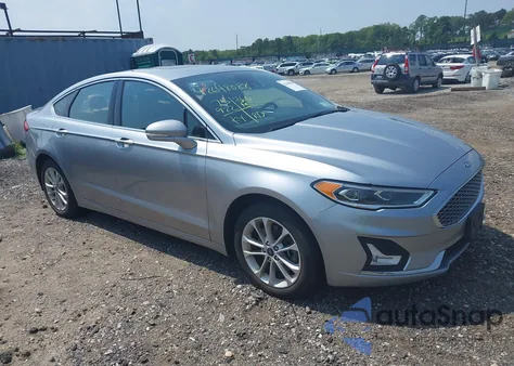 2020 Ford Fusion Plug-In Hybrid Titanium z USA, uszkodzony, nr VIN 3FA6P0SU9LR142377